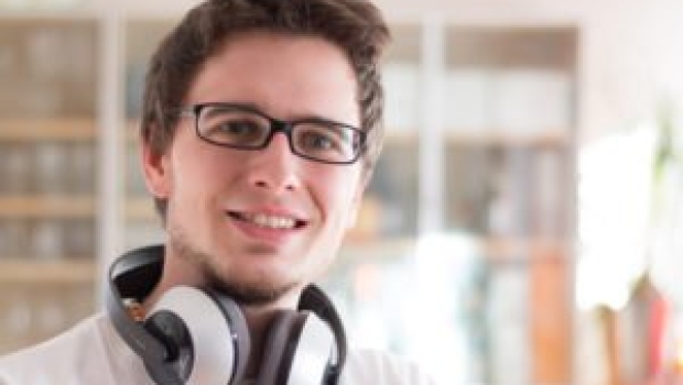 Welche Kopfhörer für Brillenträger am besten geeignet sind